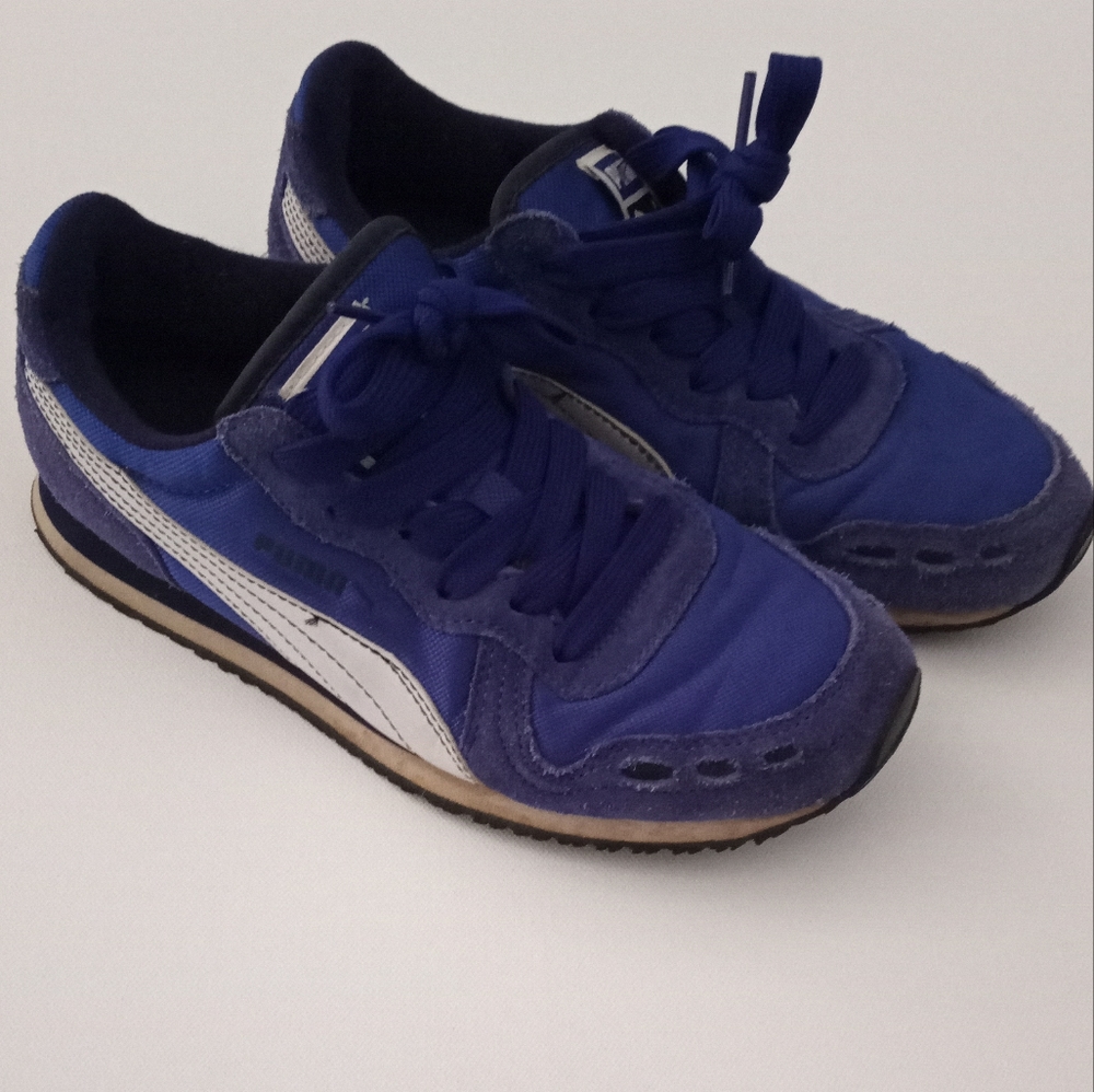 PUMA blue tennis shoes size 4
